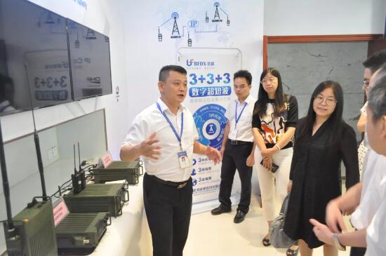 國家工信部無線電管理局、福建省工信廳等領導一行蒞臨北峰通信參觀指導